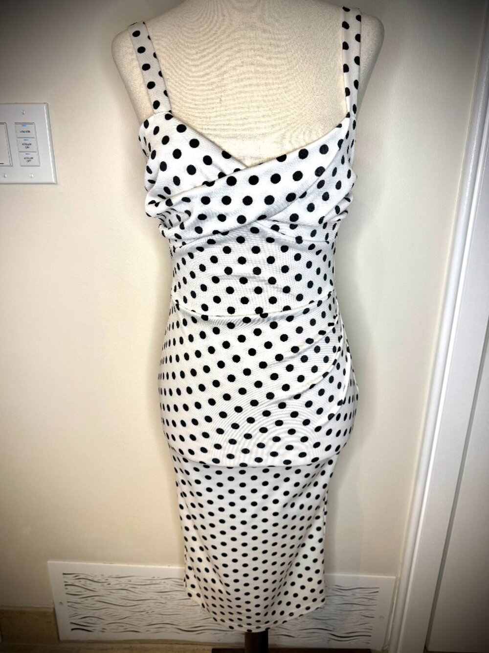 Tatyana Retro Pinup Wiggle Dress, Stretchy Figure Flattering Bodycon Polkadot XS